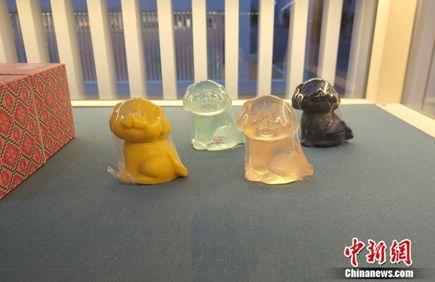 资料图：第25届北京国际图书博览会上，故宫展出的紫禁萌犬手工皂。 任思雨 摄