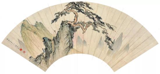 Lot126 陈少梅（1909-1954） 松岭策杖 　　扇面镜心 设色纸本 　　题识：馥斋先生正之，少梅陈彰。 　　钤印：陈、少梅 　　17×51 cm。 约0.78平尺