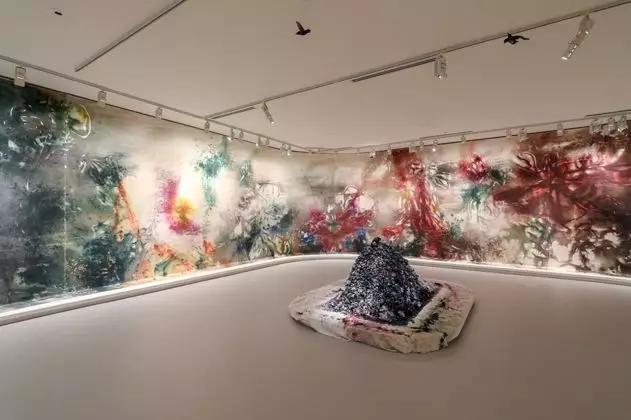 《花瞬一、二》，2019，维多利亚州国立美术馆　摄影：Tobias Titz