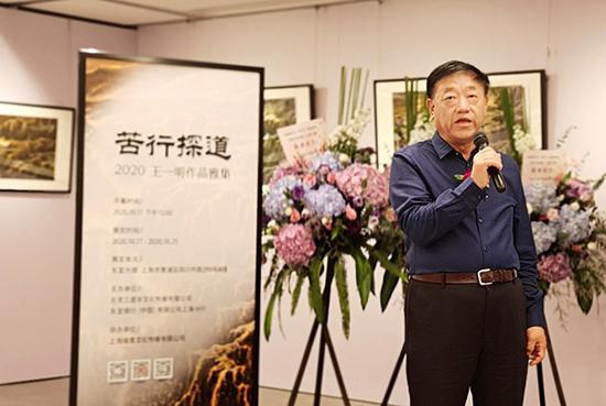 嘉宾代表原陕西省政府办公厅副主任尚洪泽先生致辞