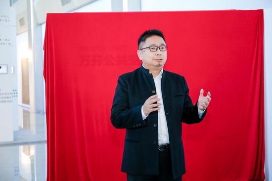 ART POWER 100 组委会秘书长舒剑先生进行开幕致辞
