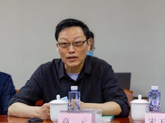  原省文化厅巡视员、省美术馆名誉馆长、江苏省中国画学会会长高云致辞  