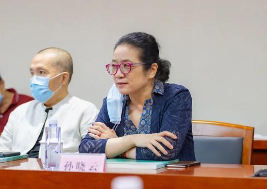  中国书法家协会副主席、省书法家协会主席、省美术馆名誉馆长孙晓云致辞  
