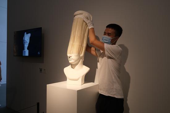 （作品《罗马青年》）