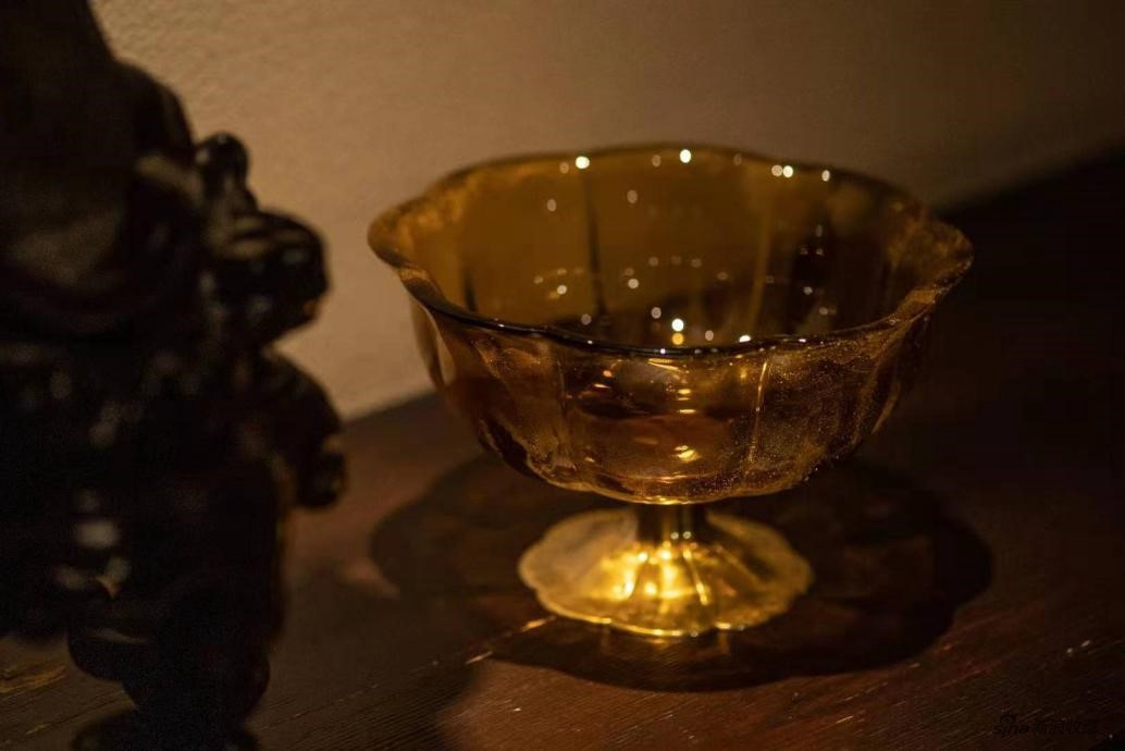 《蜀葵·八曲琉璃碗》，琉璃、银，来自卢艺