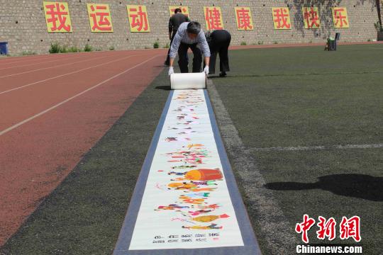 世界上最长的布头画长卷《童子闹春图》