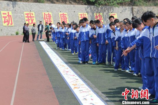世界上最长的布头画长卷《童子闹春图》