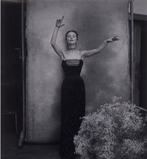 英国著名摄影师Cecil Beaton拍摄的1951年高级定制秋冬系列Turquie礼服