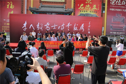 清华美院高研班师生与画家人毅合影留念