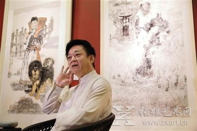 朱军现场聆听观众意见