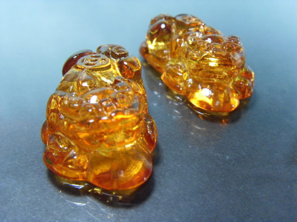 黄金琥珀貔貅一对