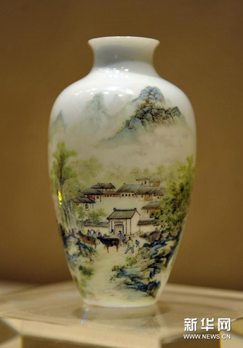 景德镇市陶瓷美术家龚耀庭的参拍作品