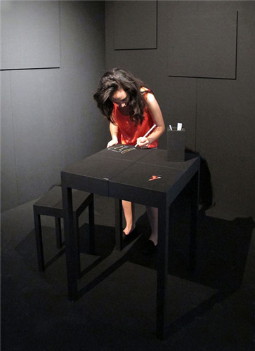 以色列设计师Itay Ohaly“彩色记忆”刮涂展览