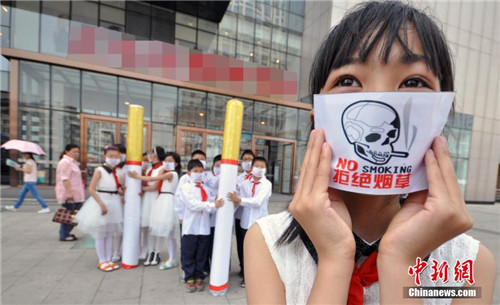 安徽合肥小学生禁烟行为艺术
