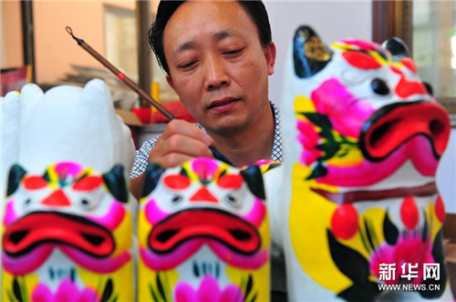 山东“泥塑父子兵”