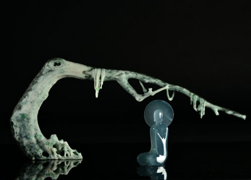 LOT7596   邱启敬 玻璃种翡翠涅槃•意空  佛高12.5cm，树长50cm