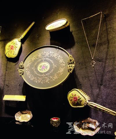 收藏古董珠宝：寻找逝去时代的美丽事物