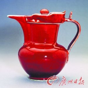 明　宣德　宝石红釉瓷僧帽壶