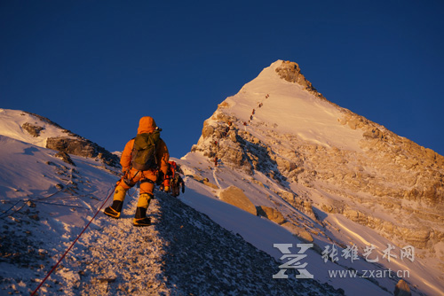 2014年5月25日  资深登山爱好者颜霄代表张雄艺术网 成功登上世界第一高峰——珠穆朗玛之巅 