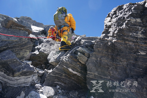 2014年颜霄与他的队友们成功登顶珠峰