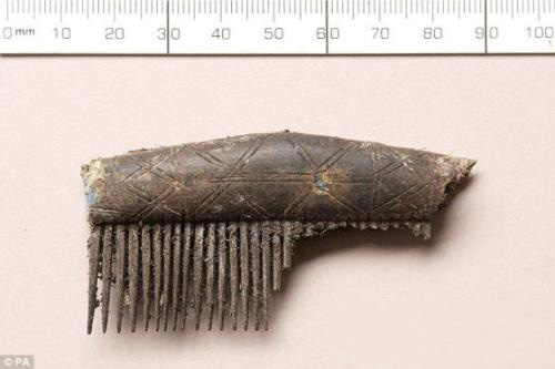 考古学家在英北爱尔人工湖发现珍贵文物