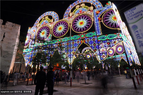 意大利艺术家Luminarie De Cagna打造“花园之梦”。