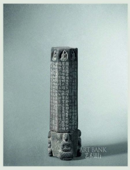   　　唐乾宁5 年 砂岩石浮雕佛像刻“加句灵验佛顶尊胜陁罗尼”经幢《乾宁五年七月十一日弟子杨彦真》款（香港苏富比）