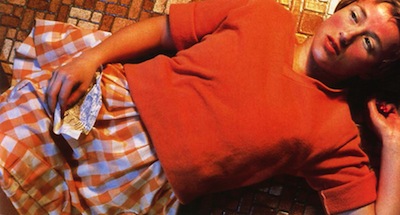 Cindy Sherman(辛迪•雪曼)《Untitled #96》(《无标题》)(1981)， 2011年5月在纽约佳士得拍卖会拍得389.05万美元。