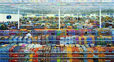 Andreas Gursky(安德烈亚斯•古尔斯基)《99 Cent II Diptychon》(《99美分》)(2001)，2007年2月在伦敦苏富比拍卖会拍得335万美元。