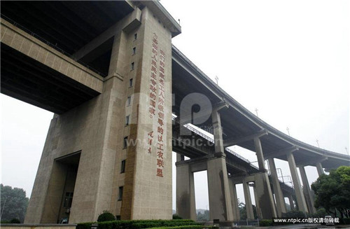 南京长江大桥首次跻身文物行列