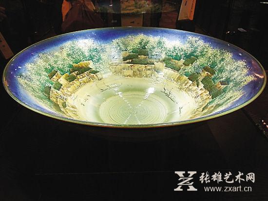   　　窑变粉彩大碗，售价230多万元