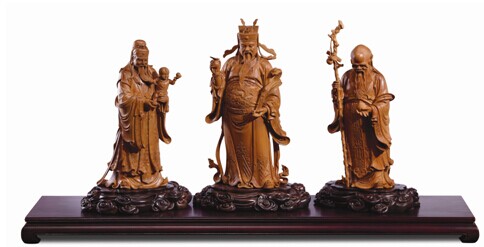 　　陈卓艺术中心方文桃《福禄寿三星》老山檀2013十五届中国工美精博银奖