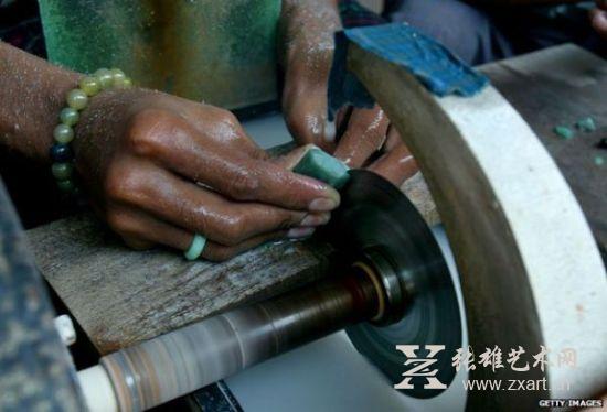 英媒记者揭秘缅甸翡翠交易阴暗面 