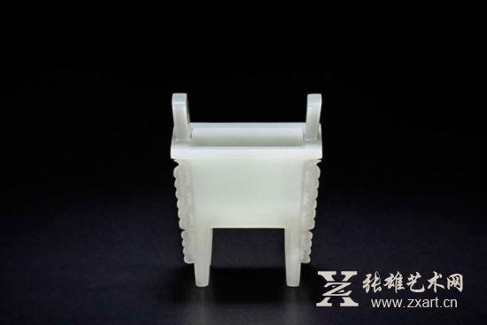   　　名称：和田玉方鼎 　作者：钱子良 　规格：6.0*4.8*3.8cm 68g