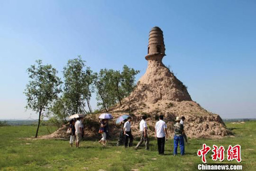 古建专家现场勘查“塔坚强”