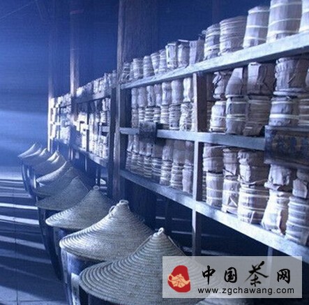  　 目前市面上的普洱茶仓储，大致可分为干仓、湿仓和做仓三种。