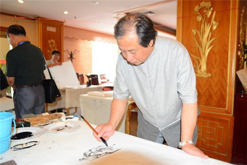 全国名师名家书画慈善笔会：现场创作书画为鲁甸献爱心