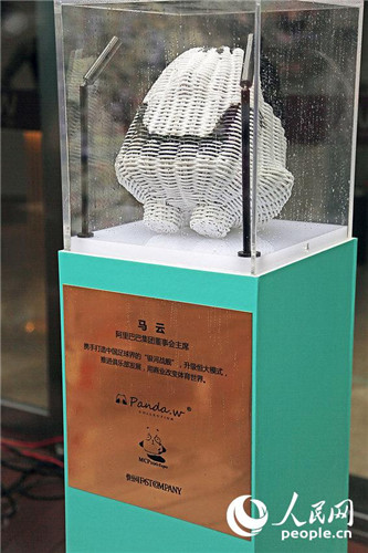 1000只Q版熊猫亮相上海环球金融中心