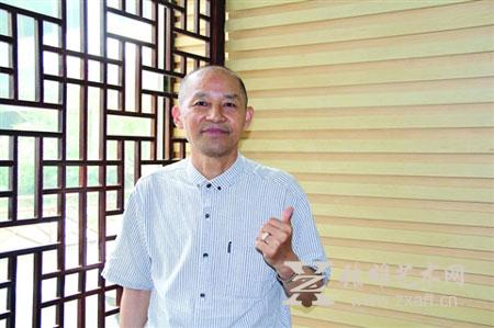   　张剑敏接受专访。□记者施晓平摄