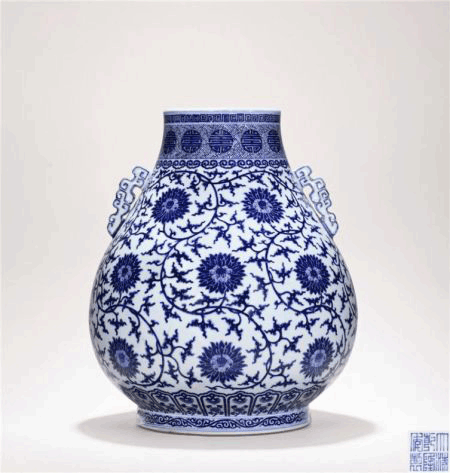 清乾隆 官窑青花缠枝莲万寿如意纹牛头尊