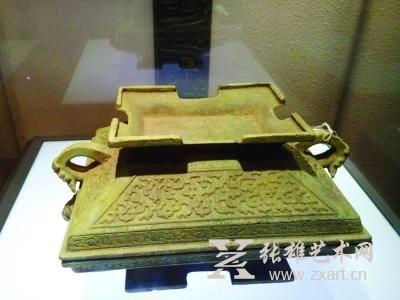     　　张建波 摄 “蟠螭纹簠”