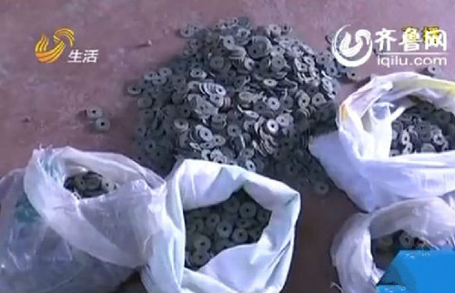 临沂平邑发现古代钱窖 千年古币遭哄抢警方追回万枚 