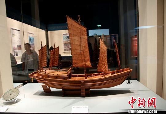 图为展览现场。　杨晓卫　摄