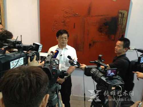 中国美协党组副书记、秘书长徐里参加第十届全国美展漆画展 