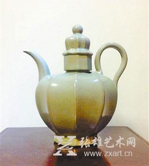  唐·五代·越窑秘色瓷·划画莲花童男童女执壶