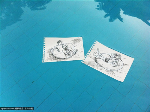 法插画家创作创意十足的涂鸦  与环境交相呼应
