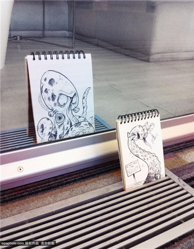 法插画家创作创意十足的涂鸦  与环境交相呼应