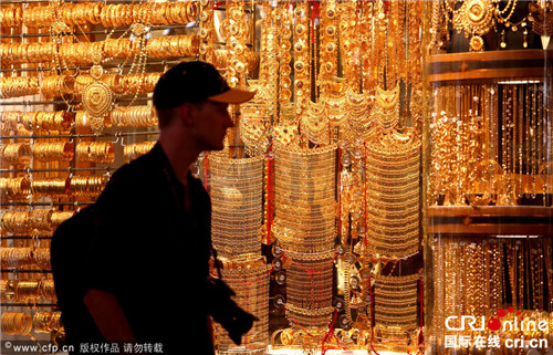 探访迪拜黄金街：满眼尽是黄金 仿佛进了藏宝洞