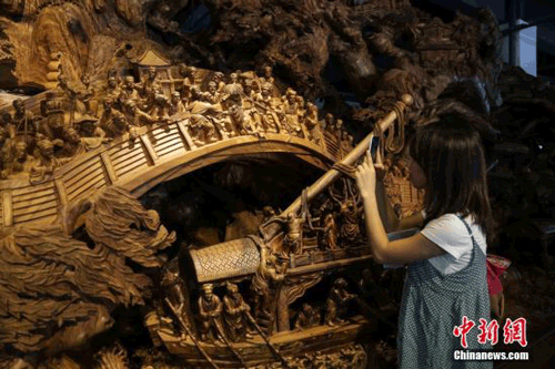 巨型根雕《清明上河图》现身福建闽侯