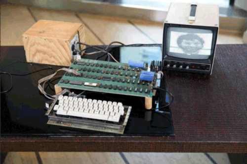 　诞生于1976年的Apple 1电脑
